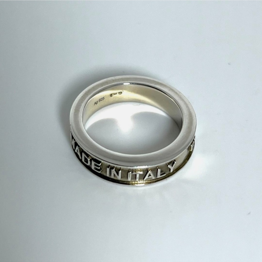 Gucci Silver Script Ring - Picture 2 of 5